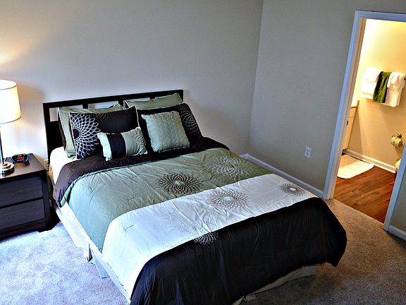 5th image of 706 Ivy Meadow Ln