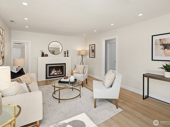 4th image of 11056 Goodwin Way NE