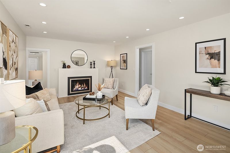 4th image of 11056 Goodwin Way NE