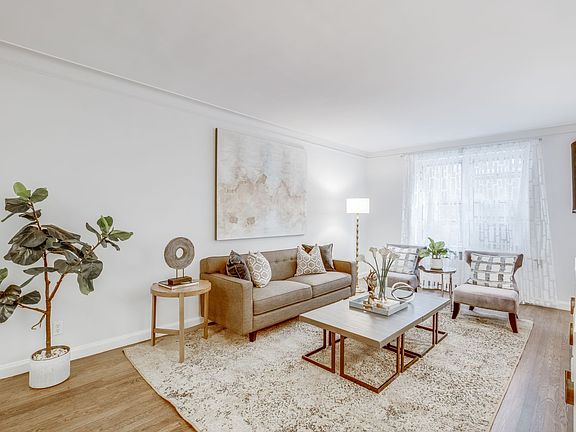3rd image of 300 W 53rd St APT 3C