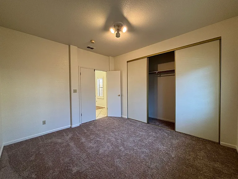 4909 Felicia Way — Photo 13