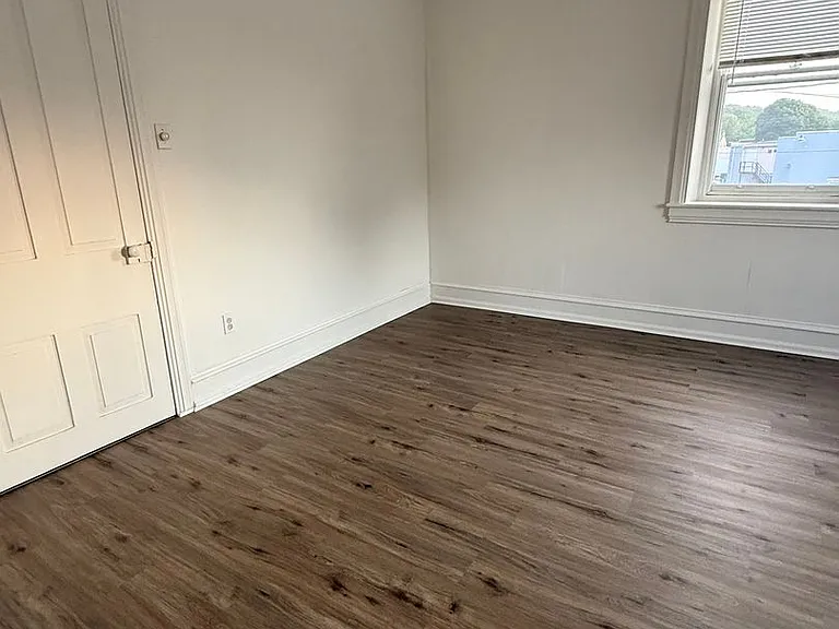 115 S Franklin St — Photo 2