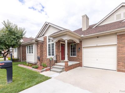 6 Canfield Cir, Dearborn Heights, MI, 48127