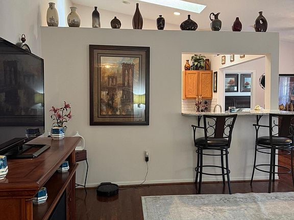 4th image of 7073 Glen Kerry Ct