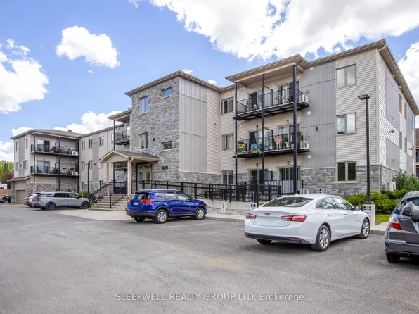 480 Church St #205, Russell, ON K4R 0G4