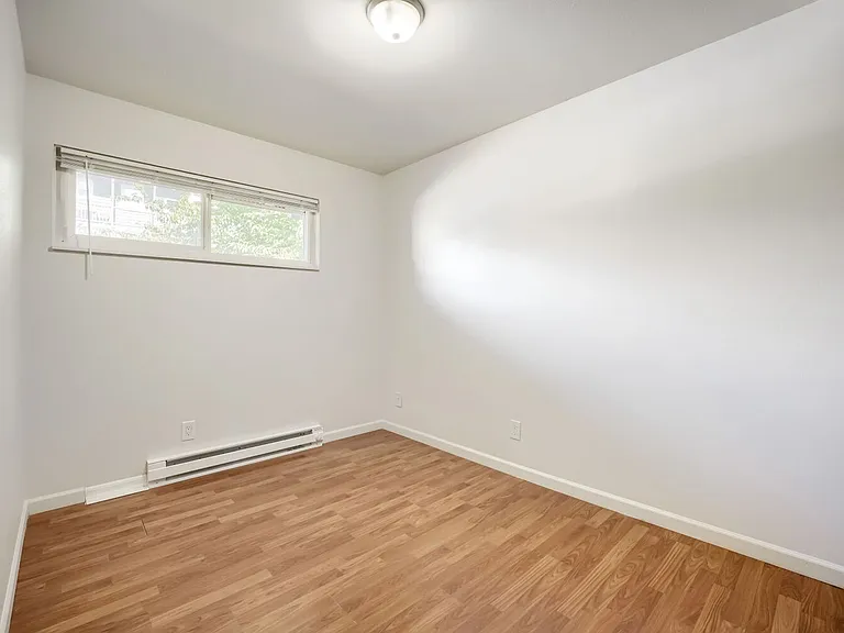 Catalina Apartments — Photo 14