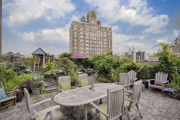 Rented by Warburg | media 12