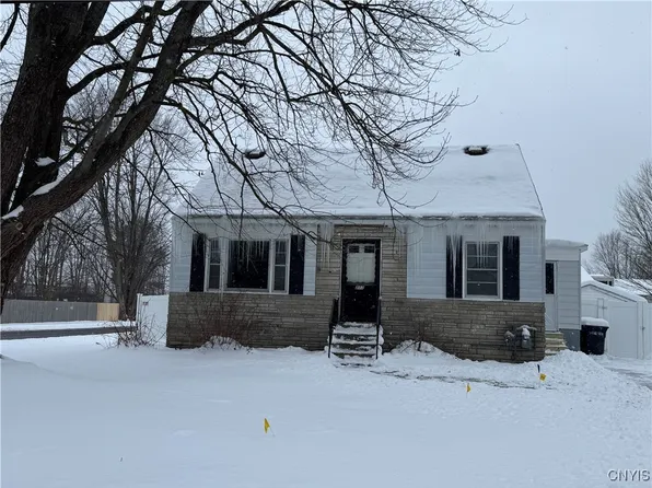 213 Edgewood Pl, Minoa, NY 13116