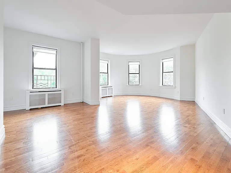 120 Riverside Dr #4W — Photo 1