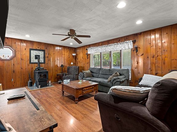 4th image of 25 Beacon St