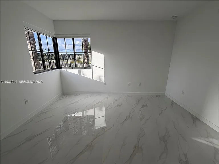 2306 E 4th Ave #303 — Photo 11