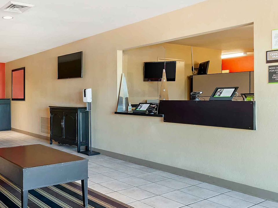 Lobby and Guest Check-in