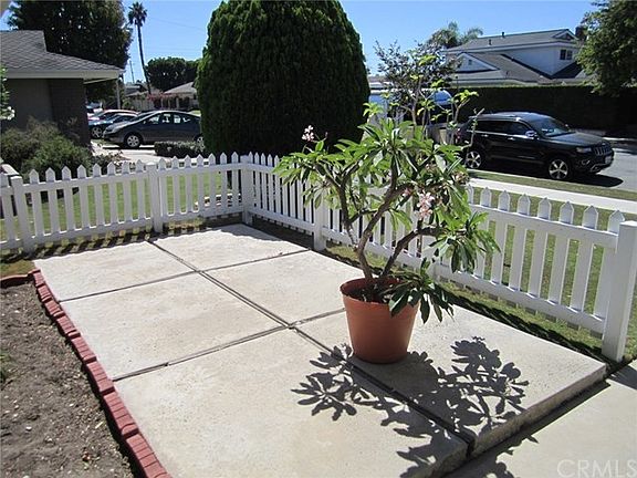 FRONT PATIO/COURTYARD