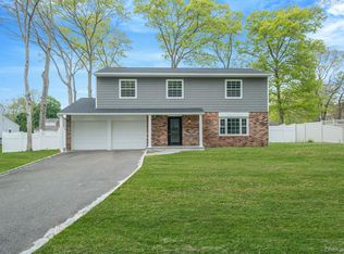 6 Barclay Drive, Coram, NY 11727