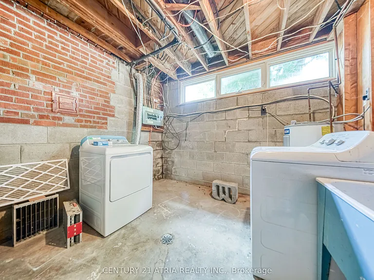 140 Ridgewood Rd #BASEMENT — Photo 10