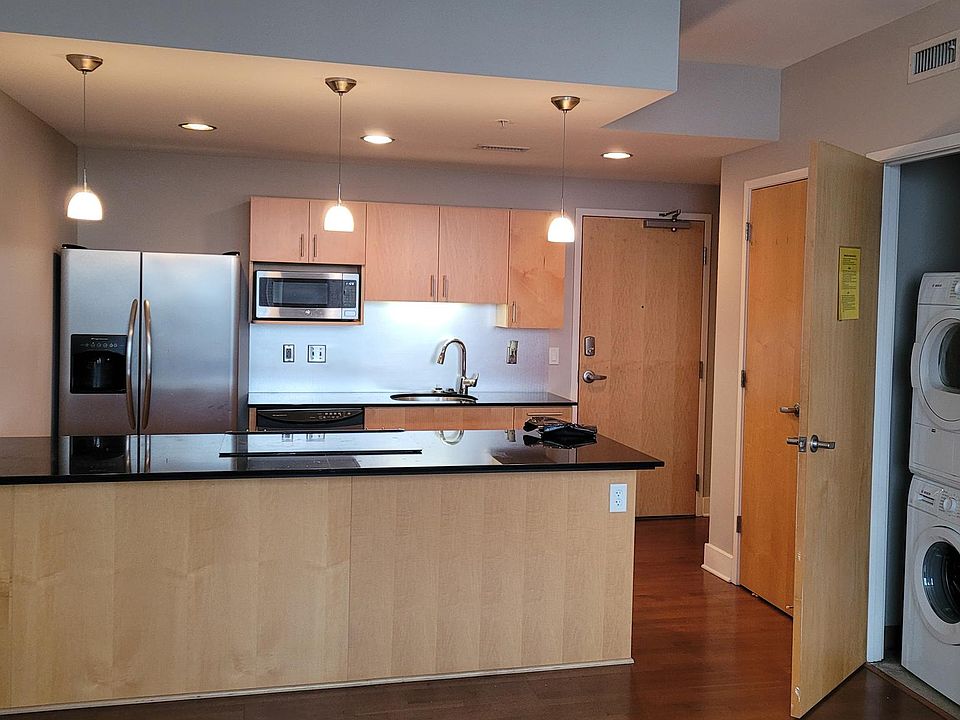 1st image of 908 Walnut St