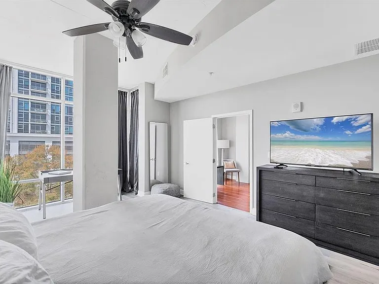 525 E Jackson St #609 — Photo 21