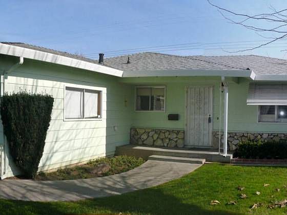 1st image of 26 S Cambridge Dr