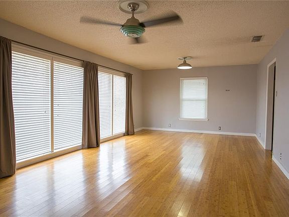 2nd image of 1402 Hillcrest Blvd