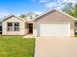 3305 Avenue J, Fort Worth, TX 76105