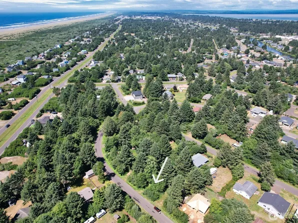 372 Cygnus Avenue SW, Ocean Shores, WA 98569