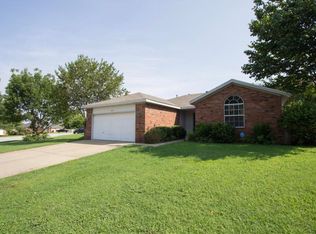 1664 N Desarc Way, Fayetteville, AR 72704
