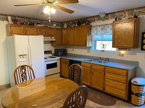 5th image of 15722 Elizabeth Dr