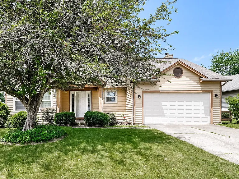 1127 Crestview St — Photo 1
