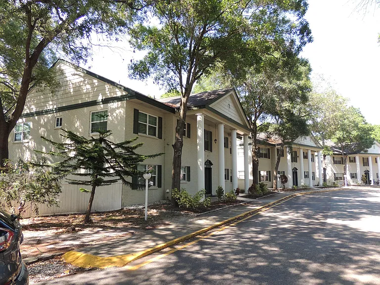 117 N Mercury Ave — Photo 3