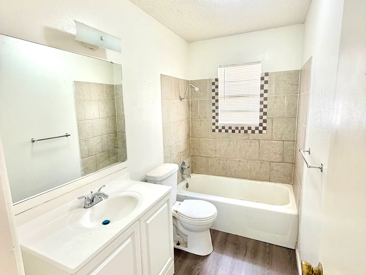 2 bed, 800 sqft, $800 — Photo 4