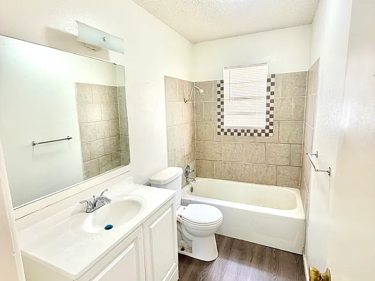 280 N 22nd St #A — Photo 3