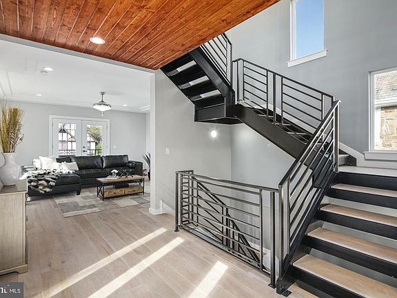 4th image of 610 E Phil Ellena St
