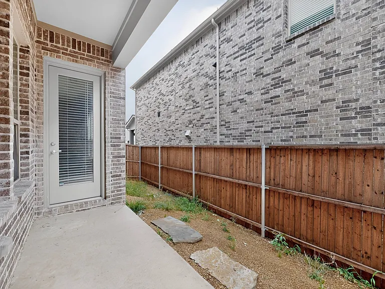 7617 Regal Ln — Photo 39