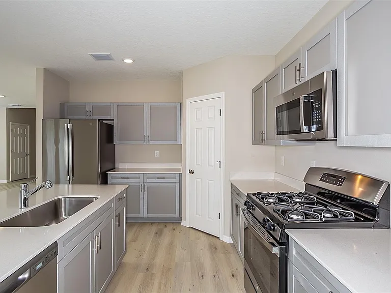14987 Sterling Spur Ave — Photo 2
