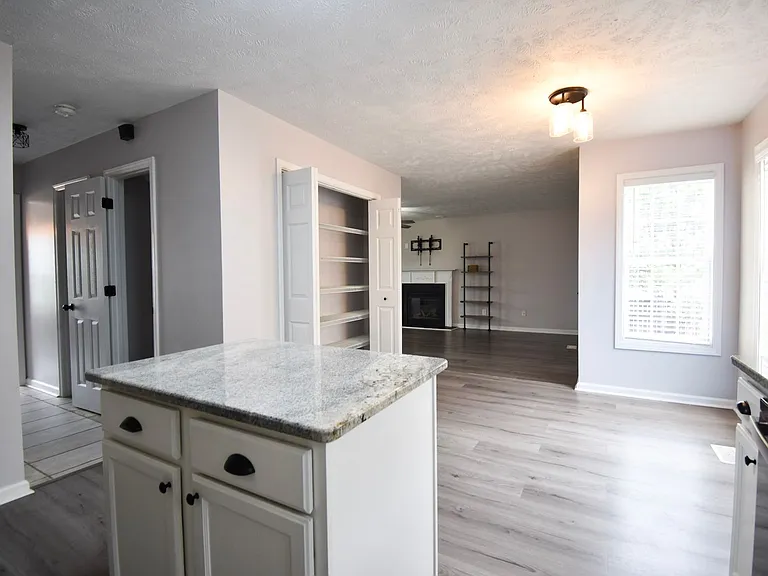 135 Lenoir Dr — Photo 9