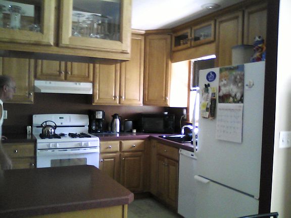 4th image of 36 Williamsburg Dr