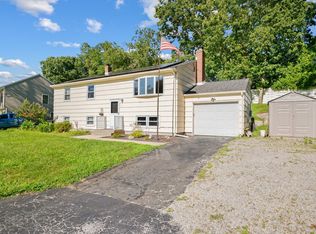 5 Woodland Rd, Waterford, CT 06385