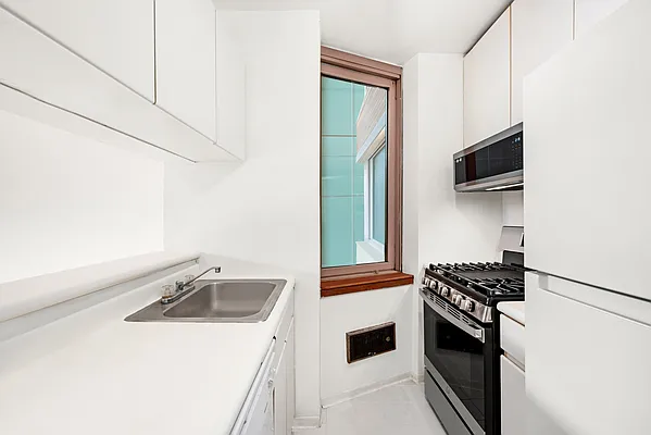 Rented by Douglas Elliman | media 10