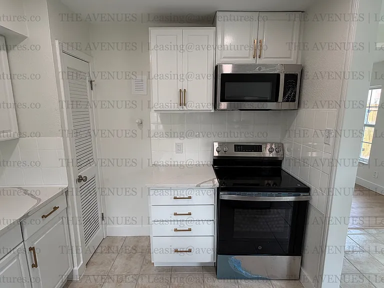 305 N Oak Cliff Blvd — Photo 7