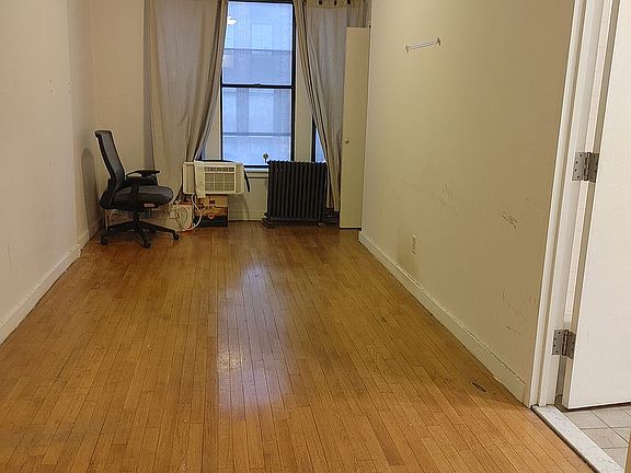 3rd image of 204 Livingston St APT 41