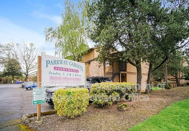 Parkway Garden — Photo 40