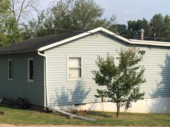 1476 Hickson Ave, Dubuque, IA 52001