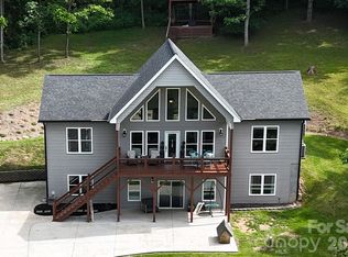 300 Green Meadow Ln, Mars Hill, NC 28754