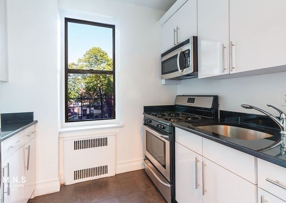 2nd image of 88-50 179th St #B2