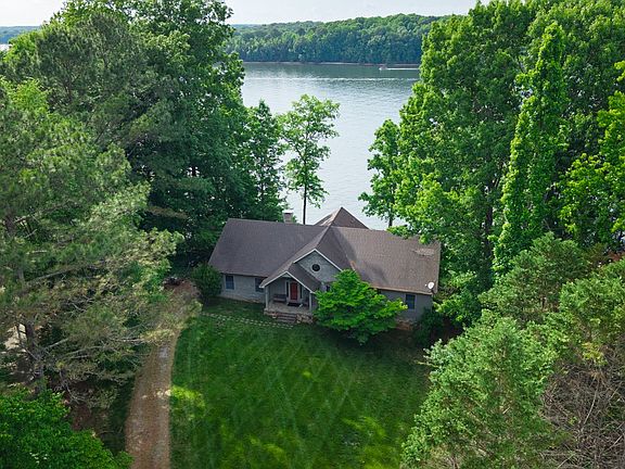 5th image of 90 Wildwood Ct