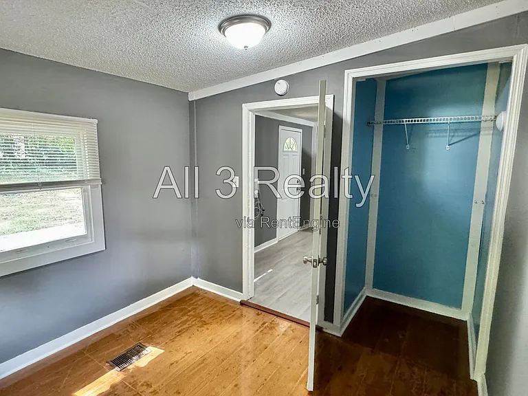 208 Bradley Dr — Photo 20