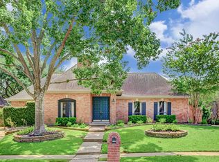 11807 Castle Ridge Dr, Houston, TX 77077