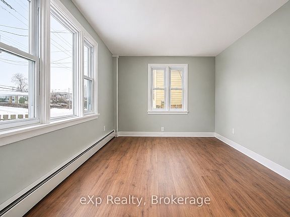 5th image of 326 Sidney St