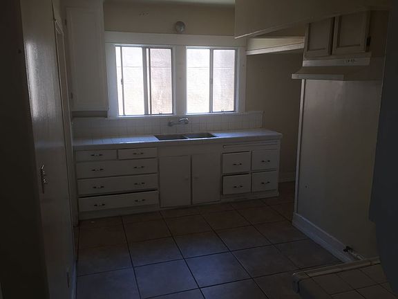 3rd image of 6927 S Figueroa St