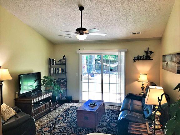4th image of 301 Brighton Woods Dr